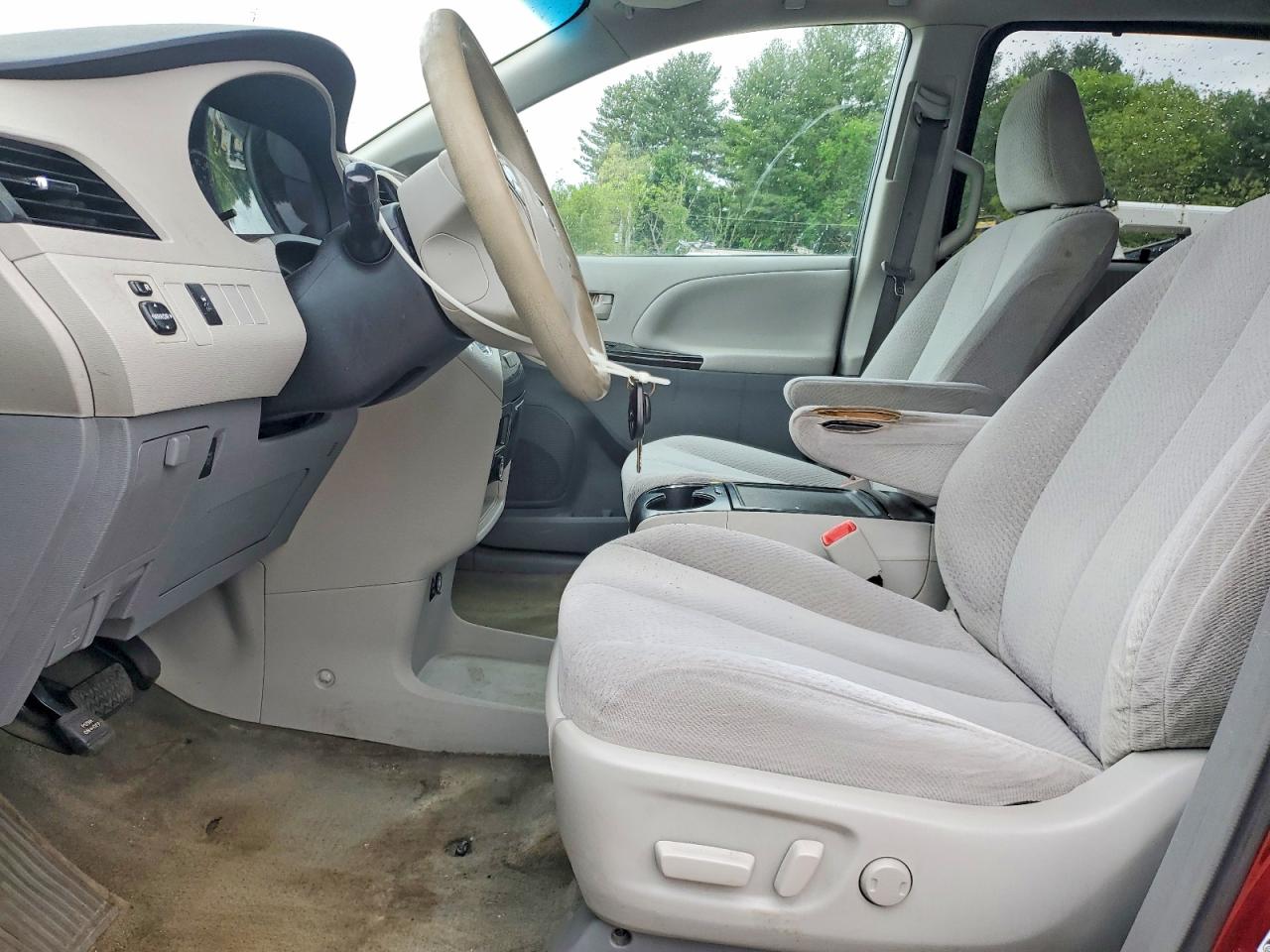 Toyota Sienna Le