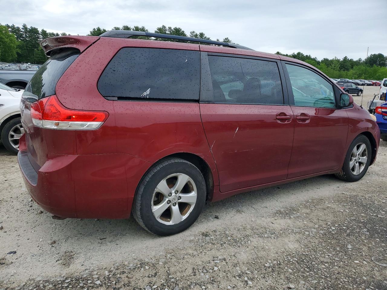 Toyota Sienna Le