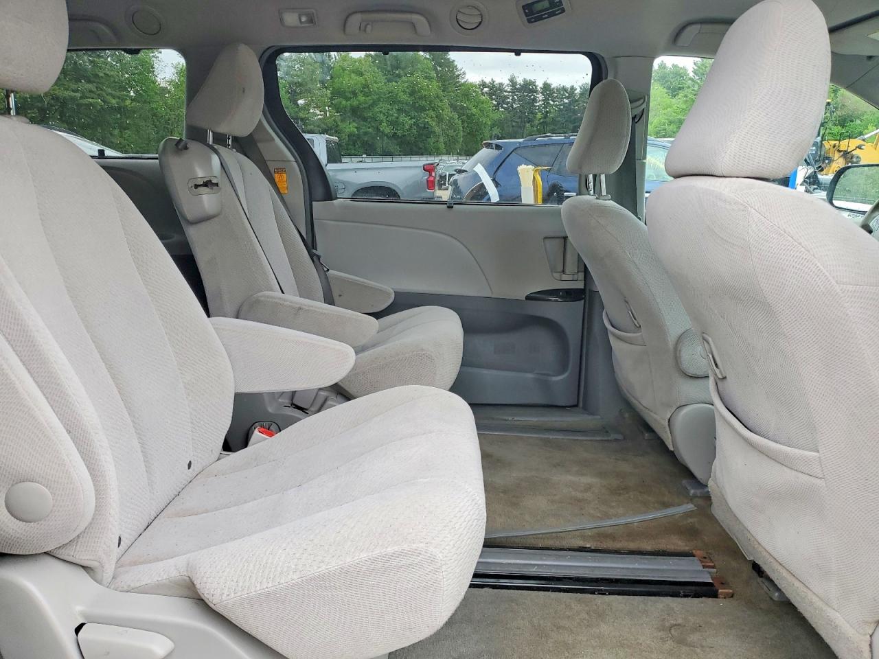 Toyota Sienna Le