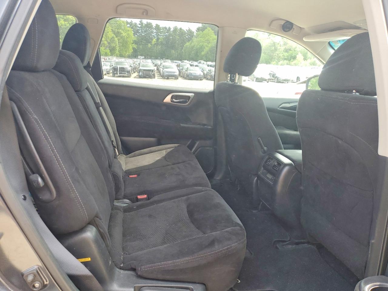 Nissan Pathfinder Sv