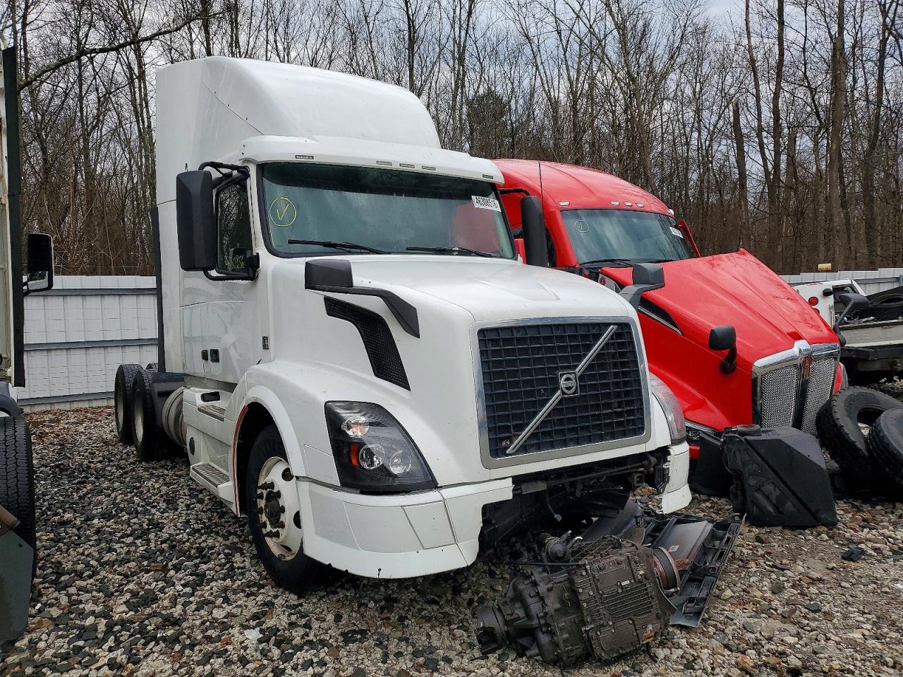 Salvage Volvo Vn Image