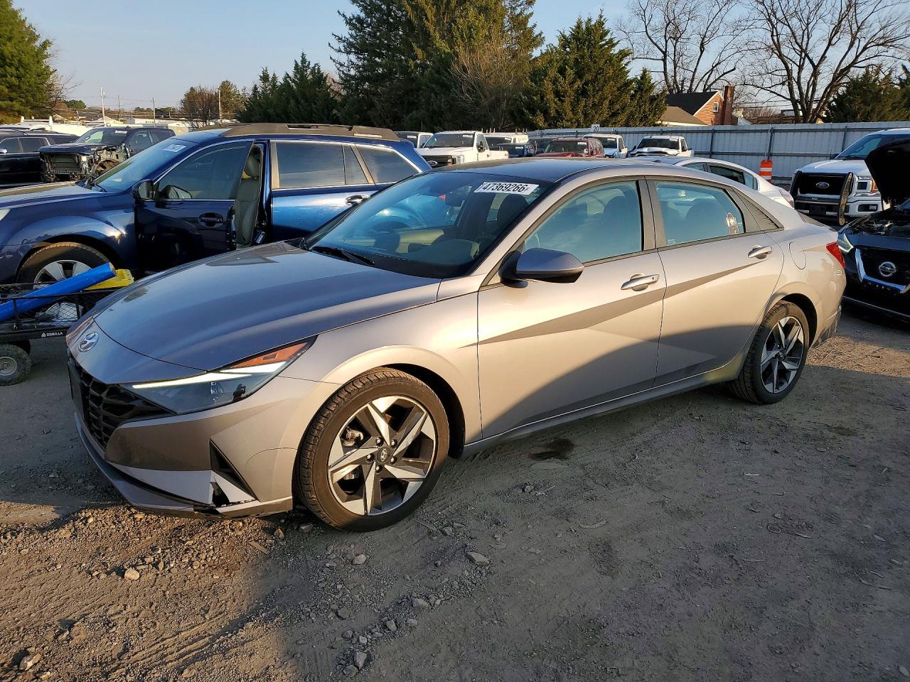 Salvage Hyundai ELANTRA Image