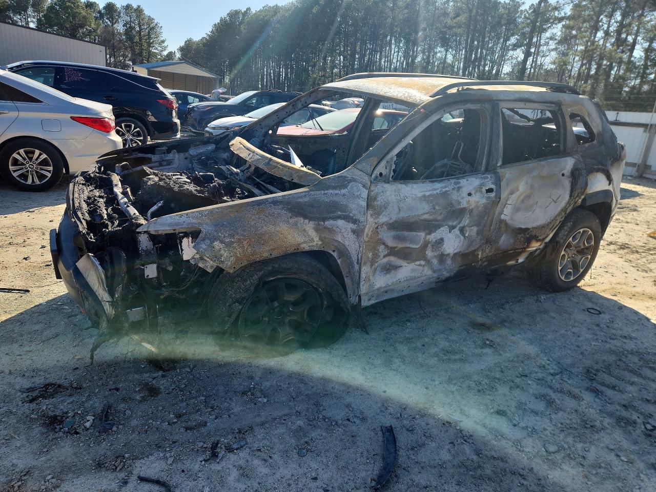 Salvage Jeep Cherokee Image