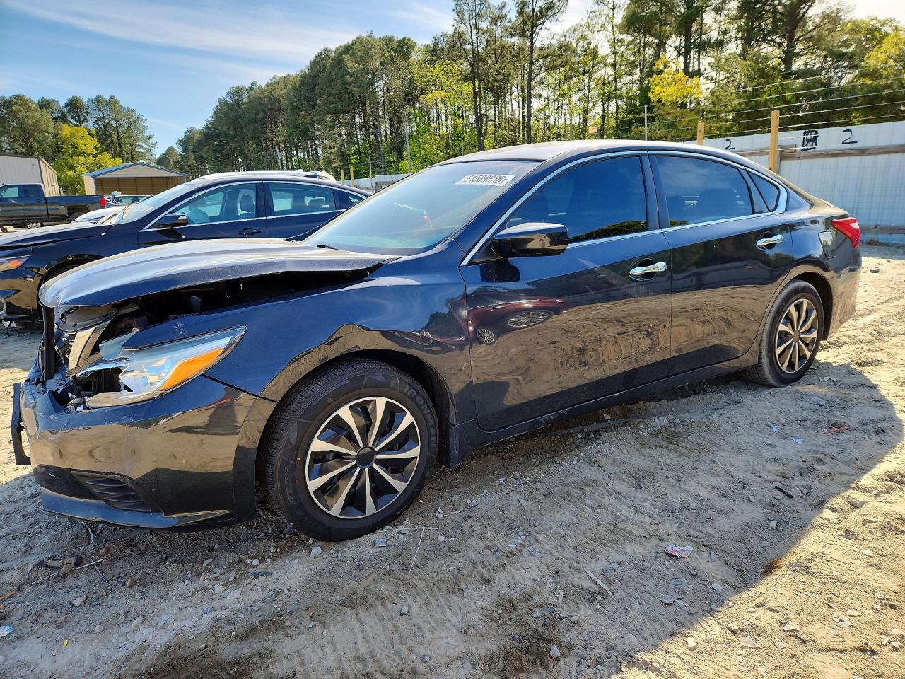 Salvage Nissan Altima Image