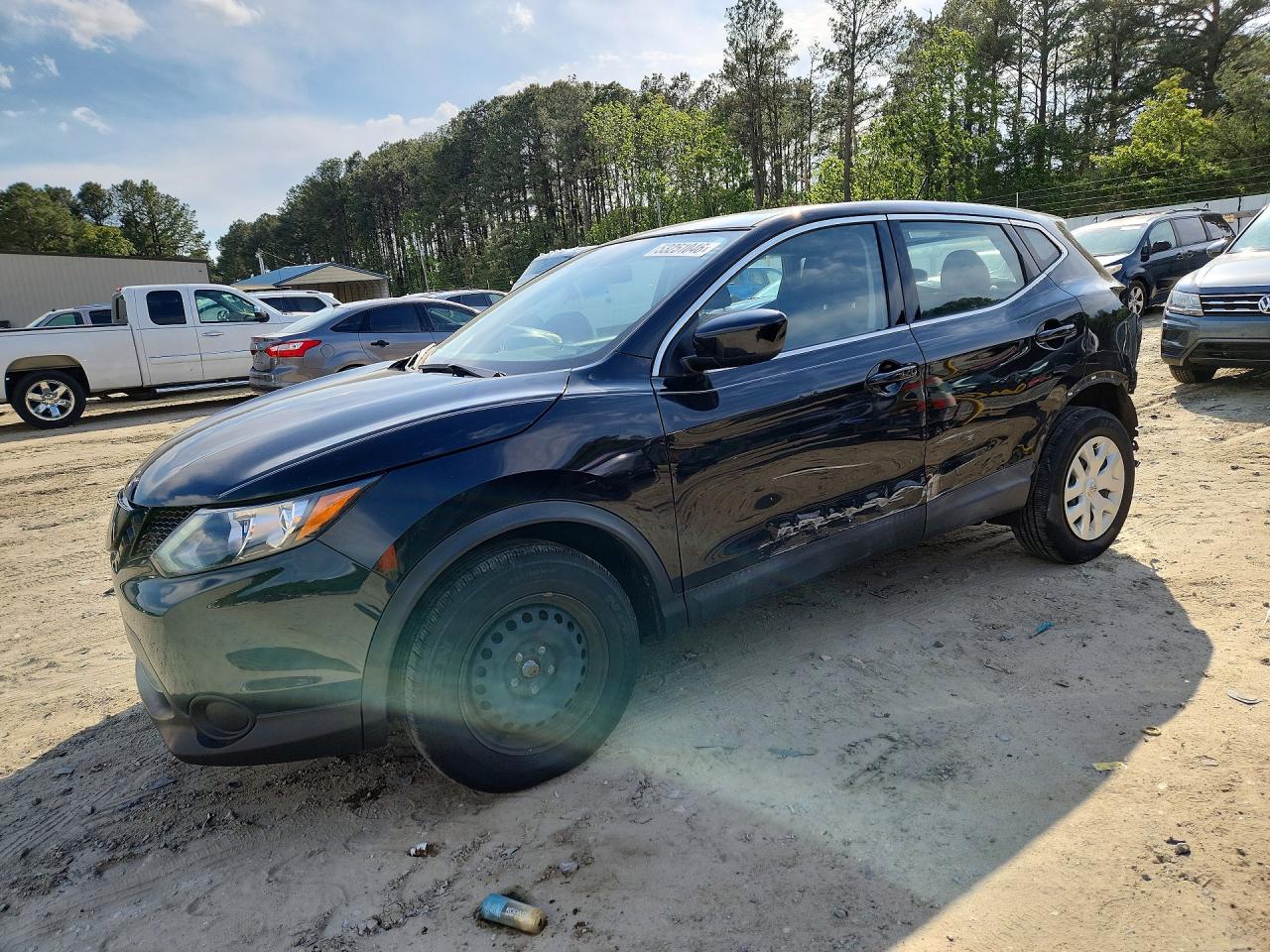 Salvage Nissan Rogue Image