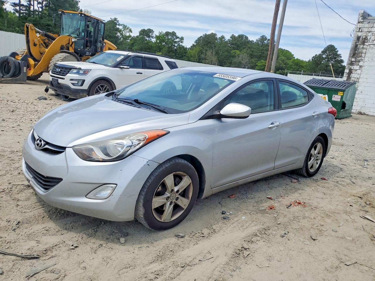 Salvage Hyundai ELANTRA Image
