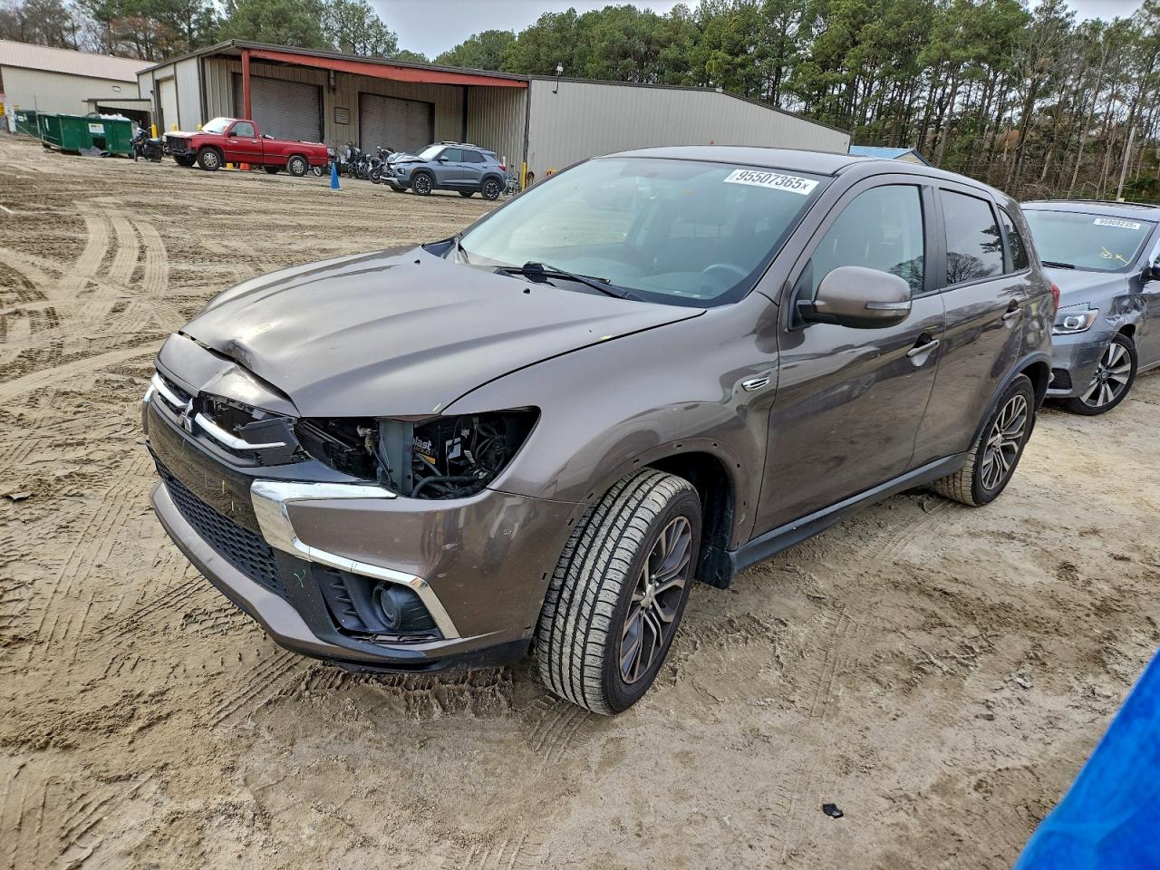 Salvage Mitsubishi Outlander Image