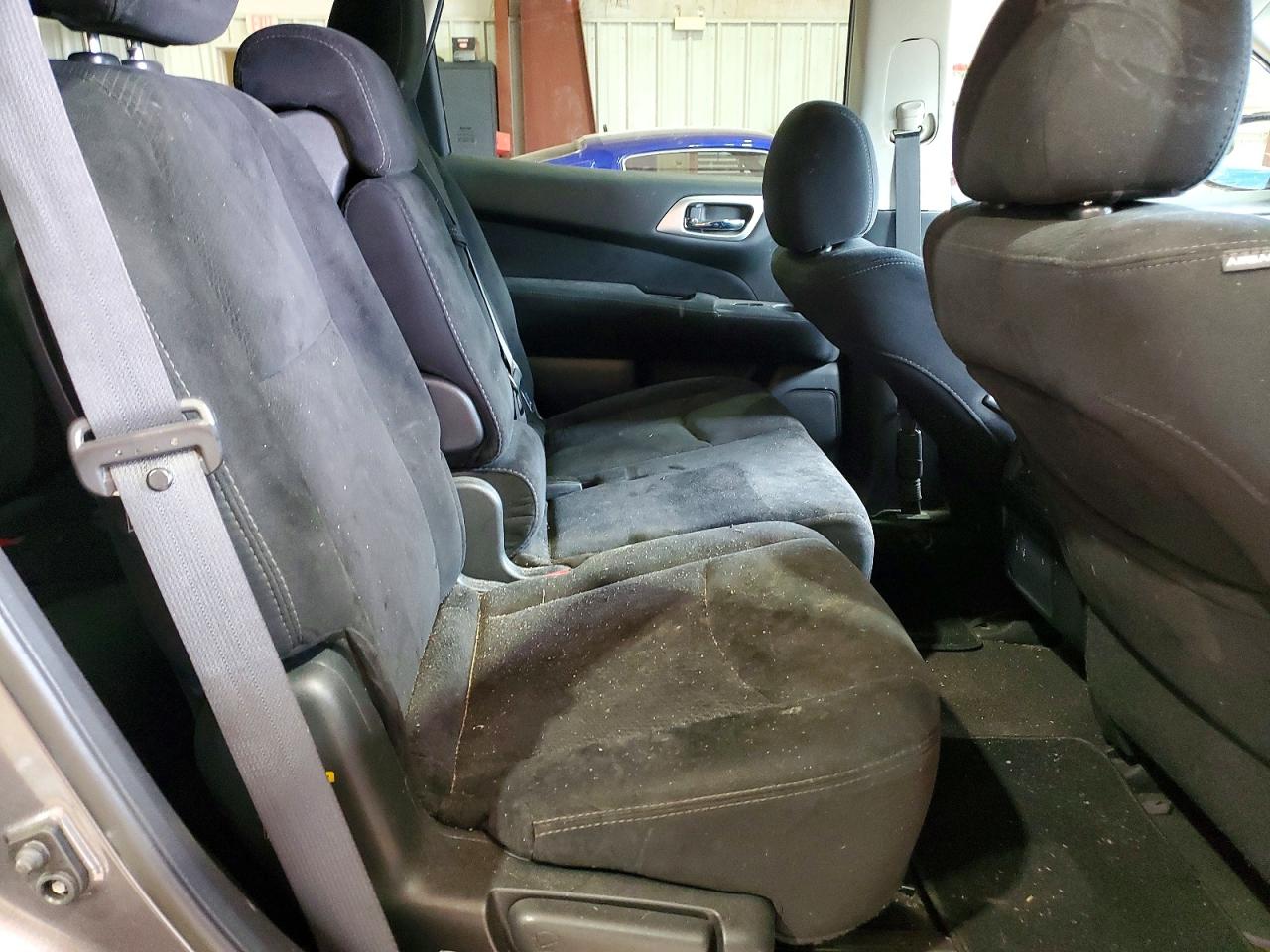 Nissan Pathfinder S