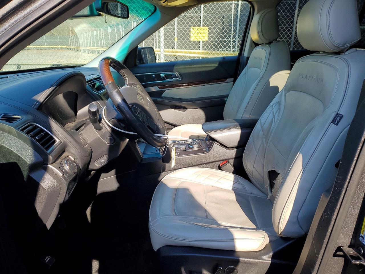 Ford Explorer Platinum