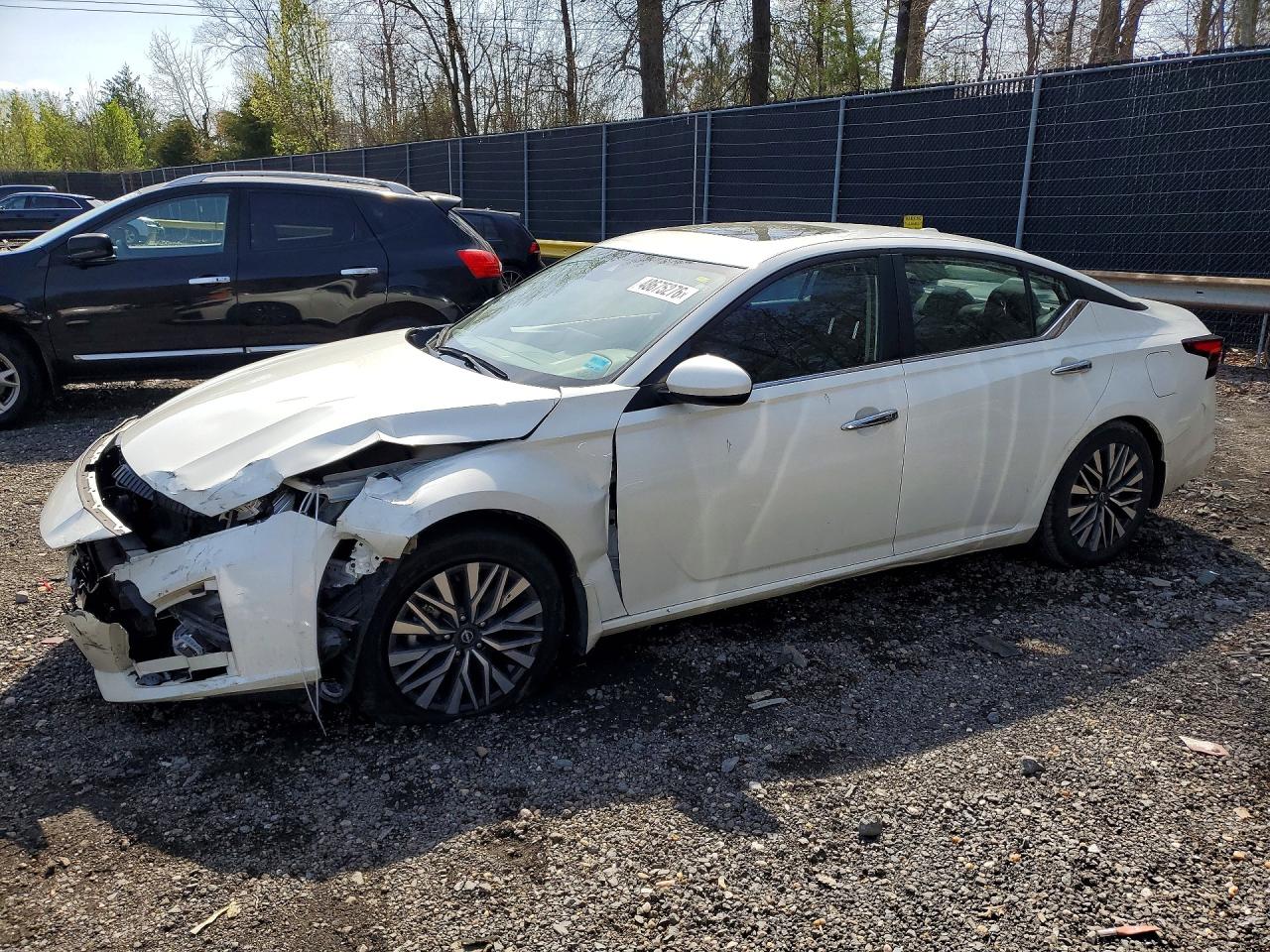 Salvage Nissan Altima Image