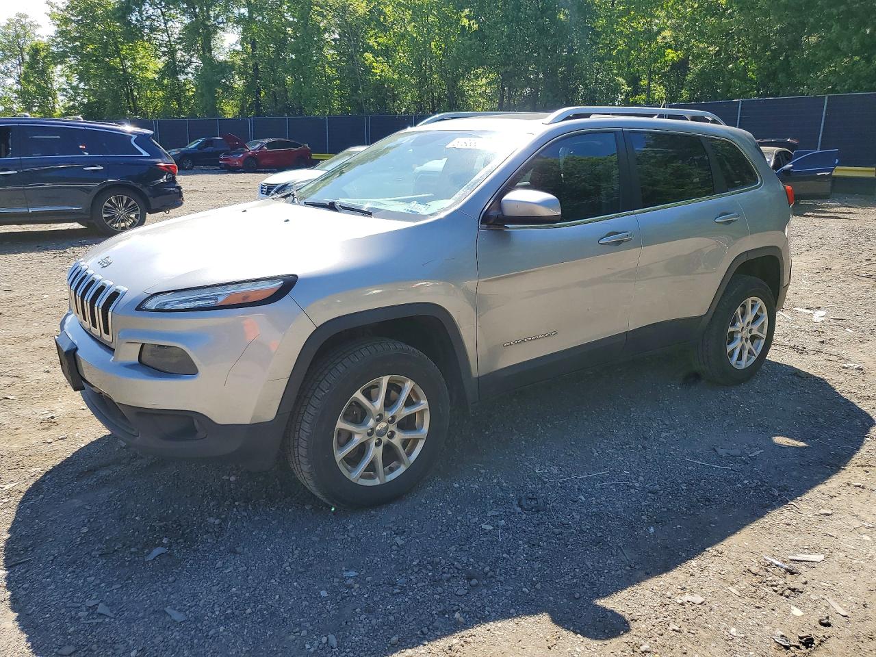 Salvage Jeep Cherokee Image