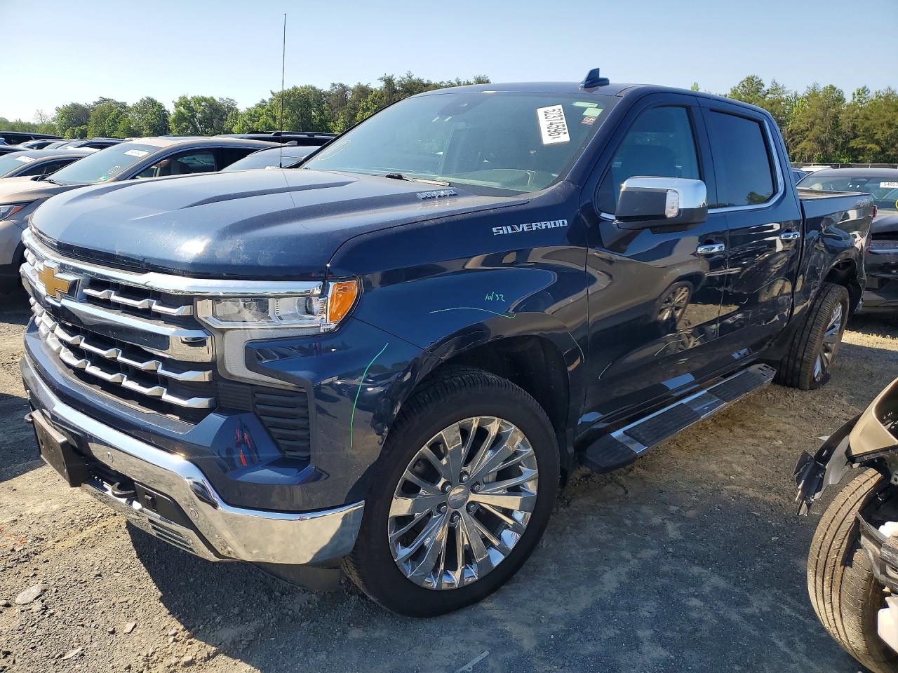 Salvage Chevrolet Silverado Image