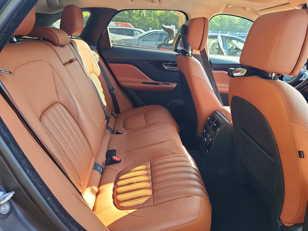 Jaguar F-PACE Portfolio