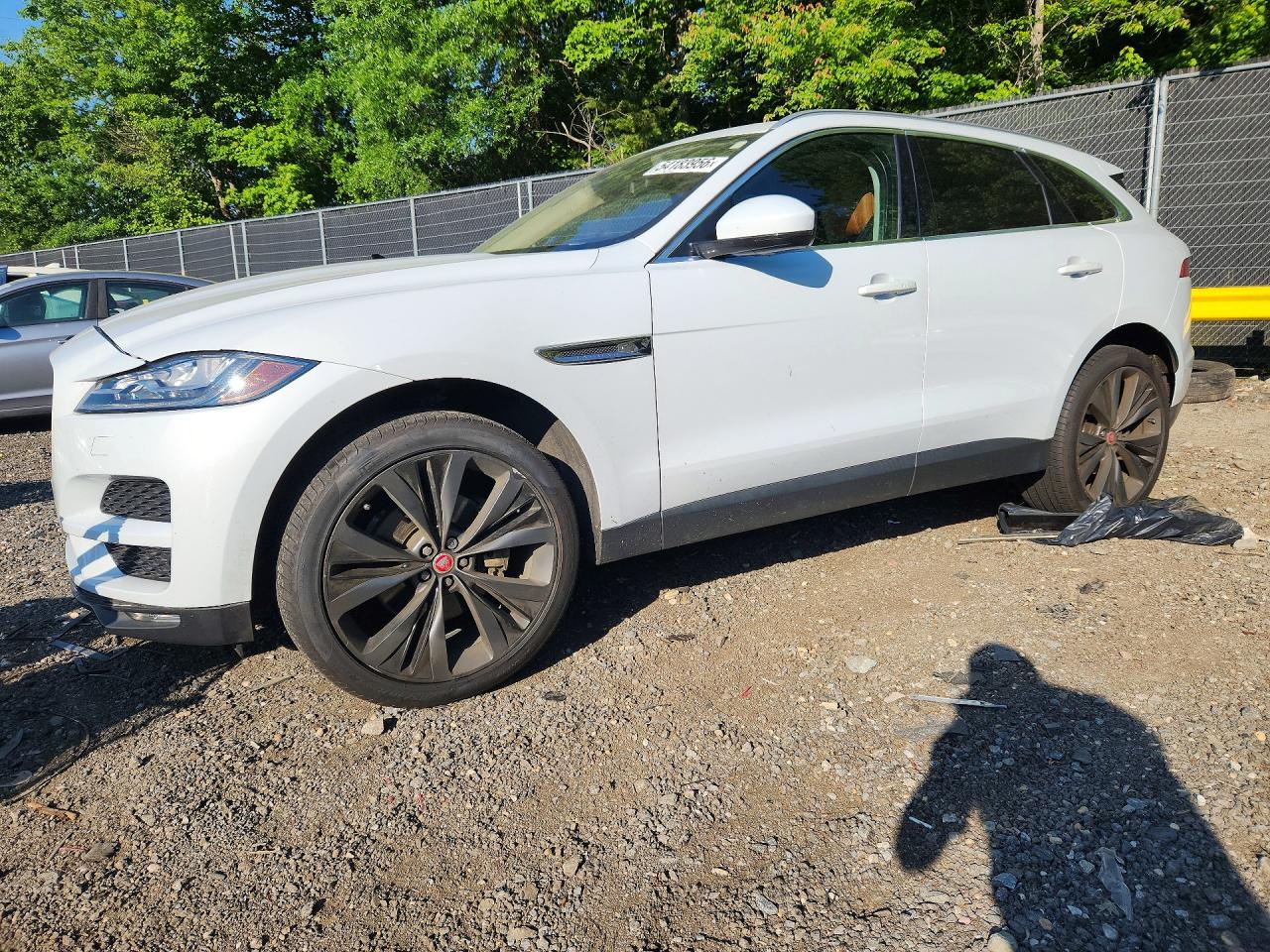 Salvage Jaguar F-PACE Image