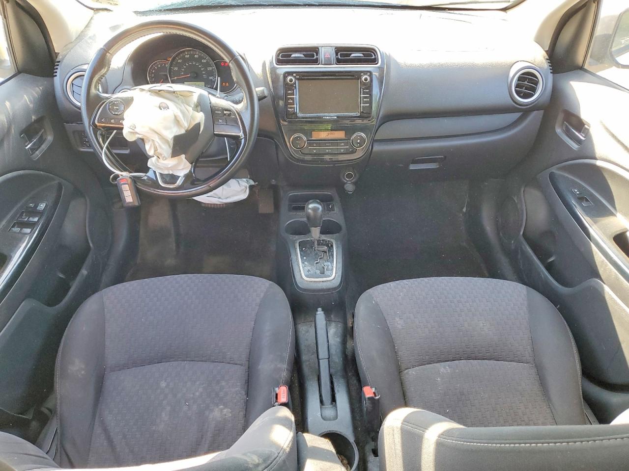Mitsubishi Mirage Se