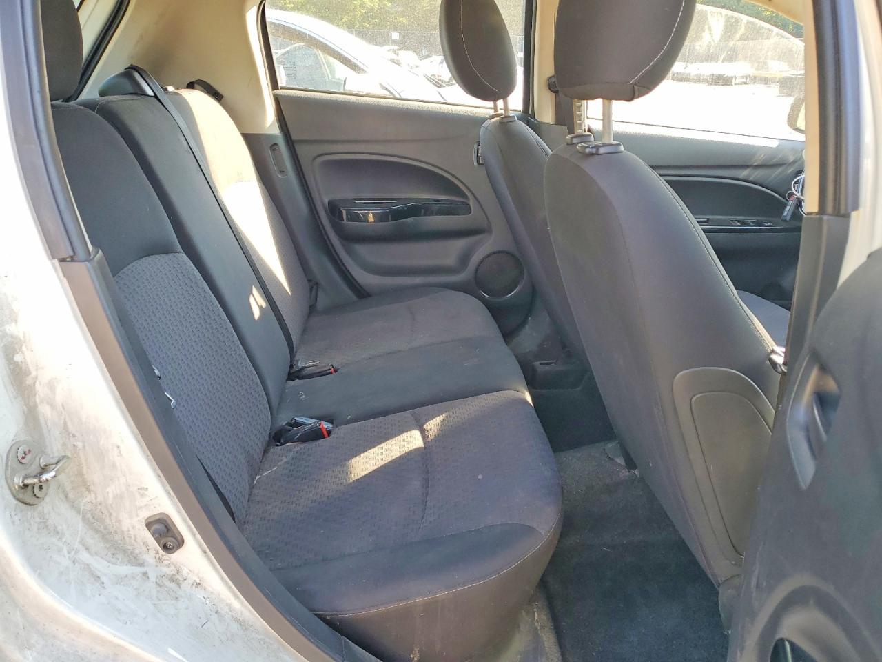 Mitsubishi Mirage Se