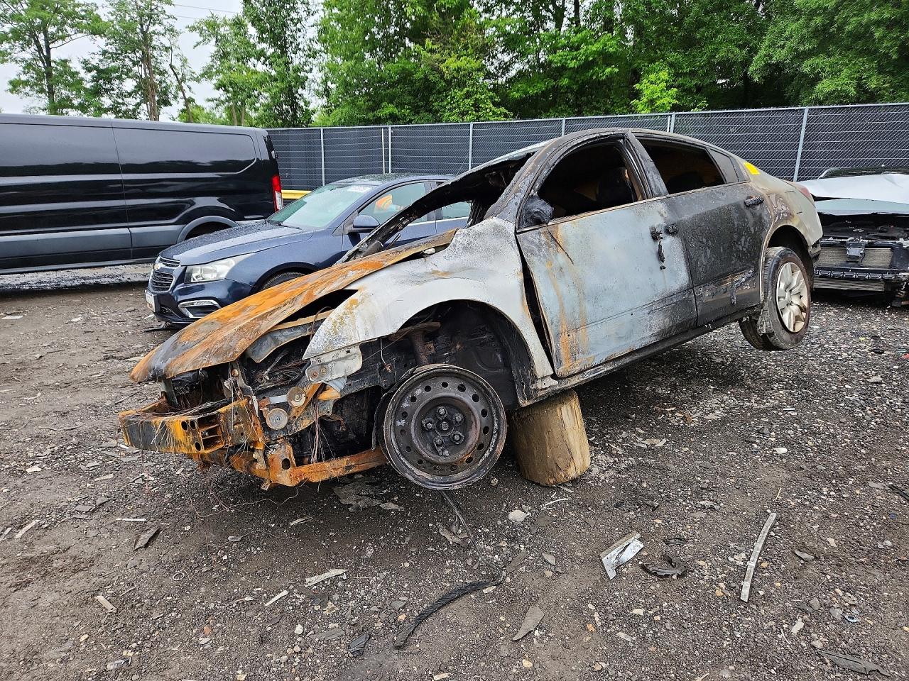 Salvage Nissan Altima Image
