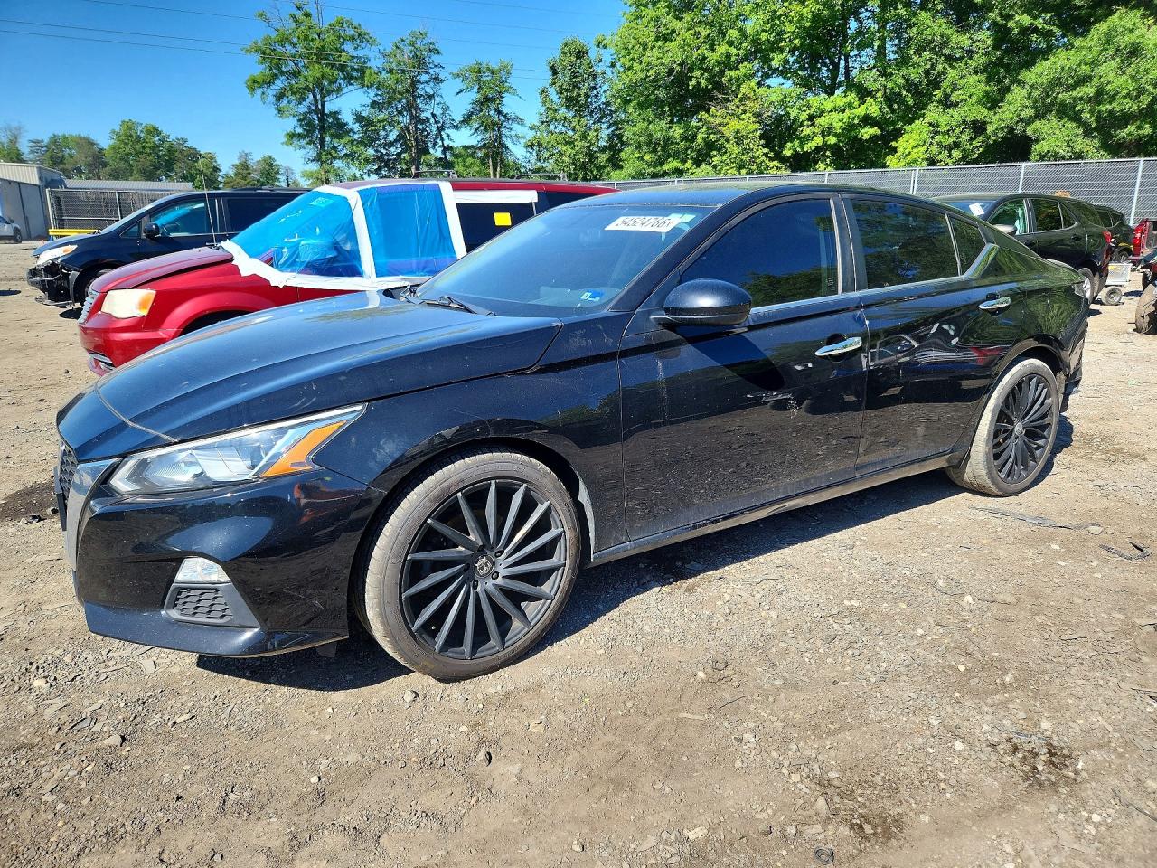 Salvage Nissan Altima Image