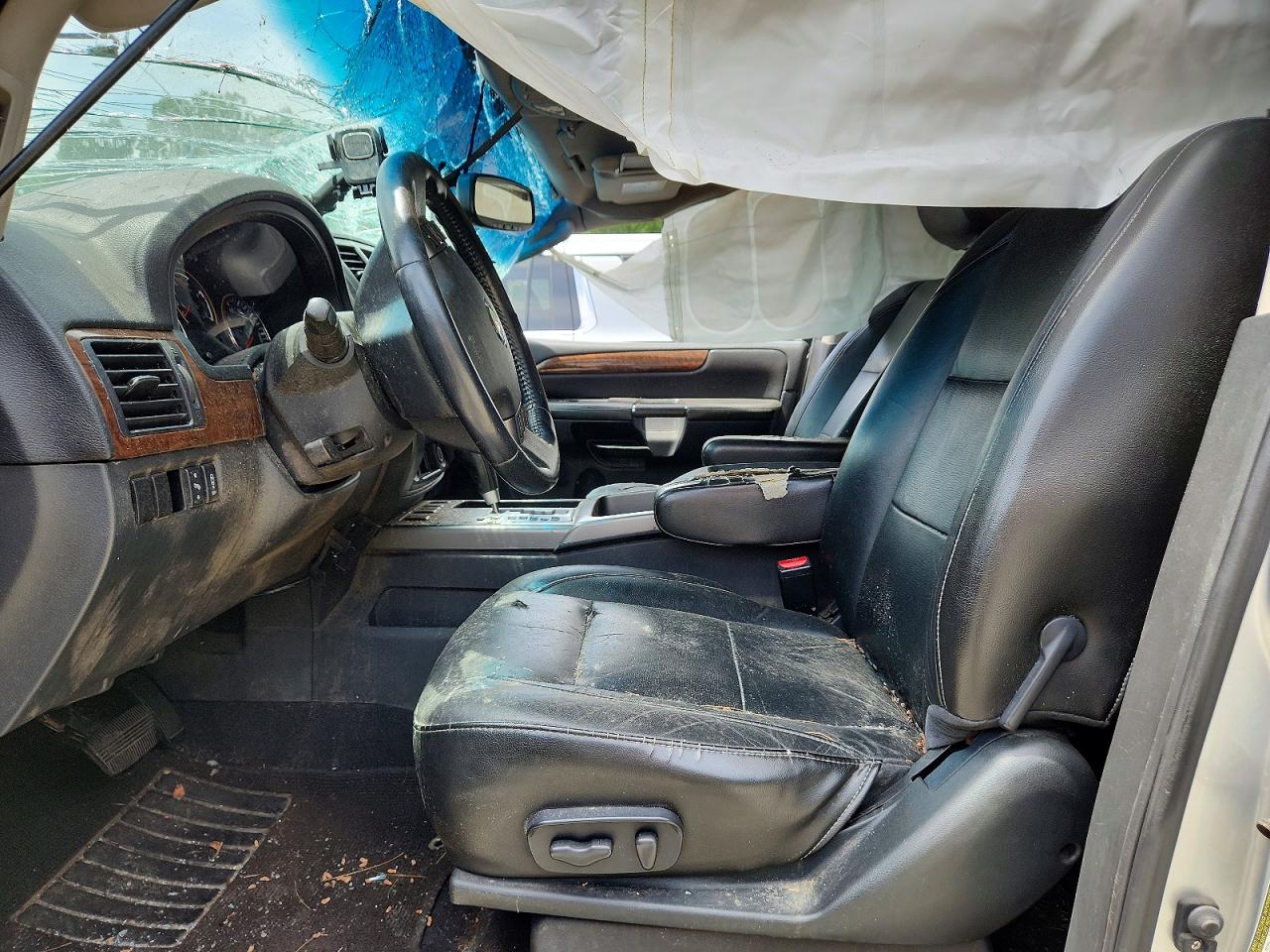 Nissan Armada Sv