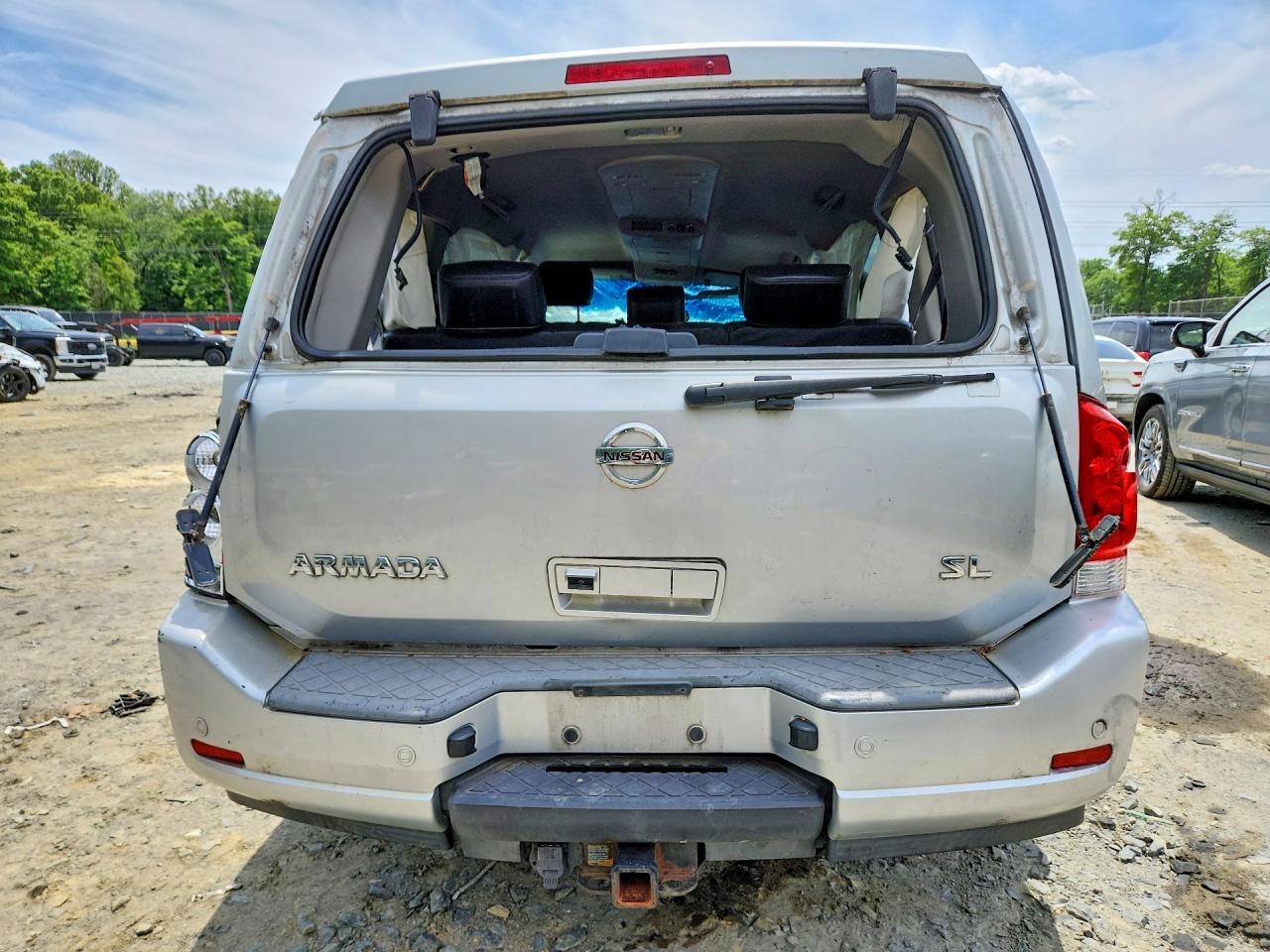 Nissan Armada Sv