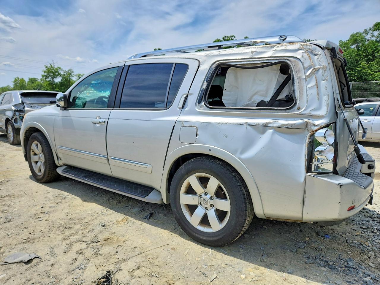Nissan Armada Sv