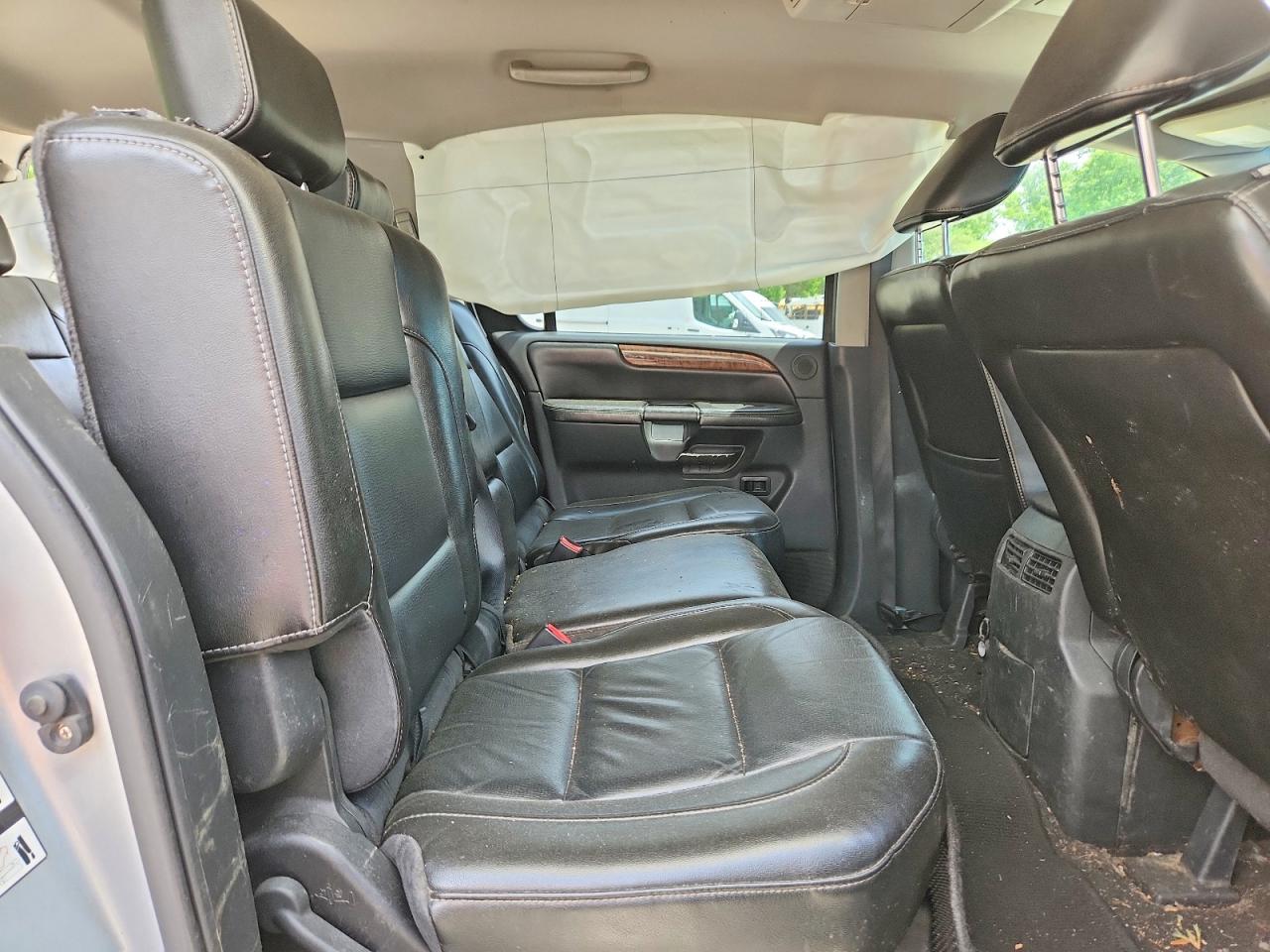 Nissan Armada Sv