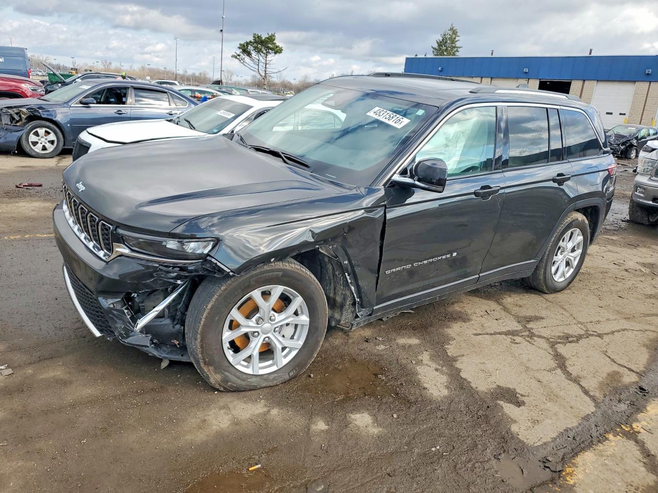 Salvage Jeep Cherokee Image