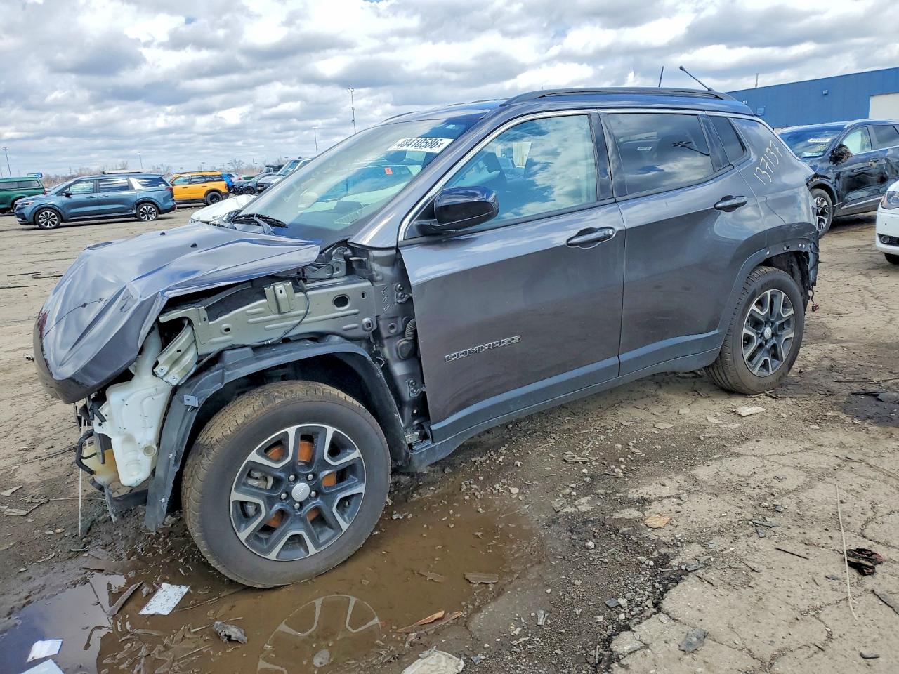 Salvage Jeep Compass Image