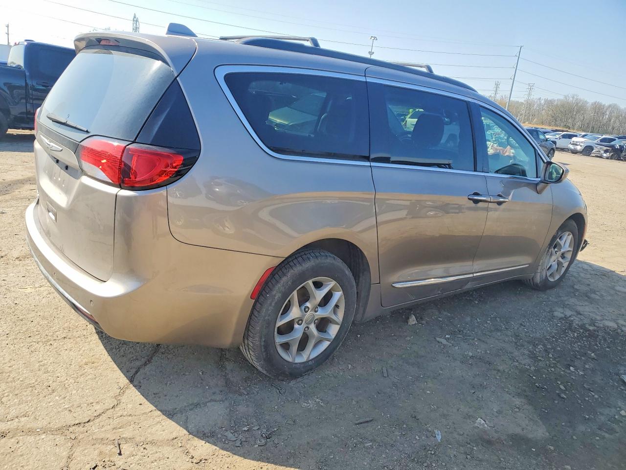 Chrysler Pacifica Touring L