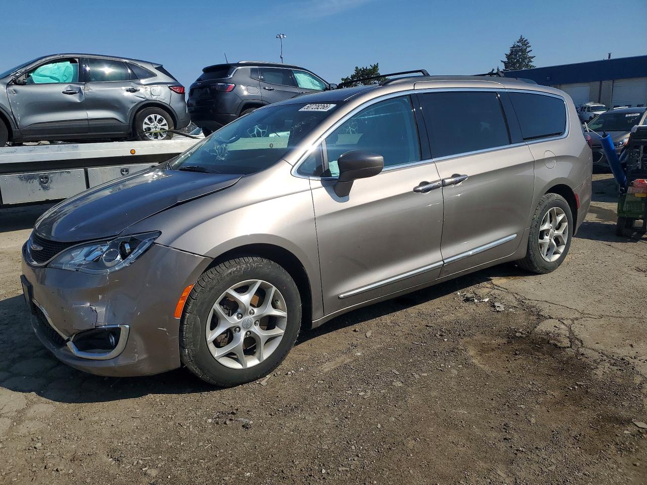 Salvage Chrysler Pacifica Image