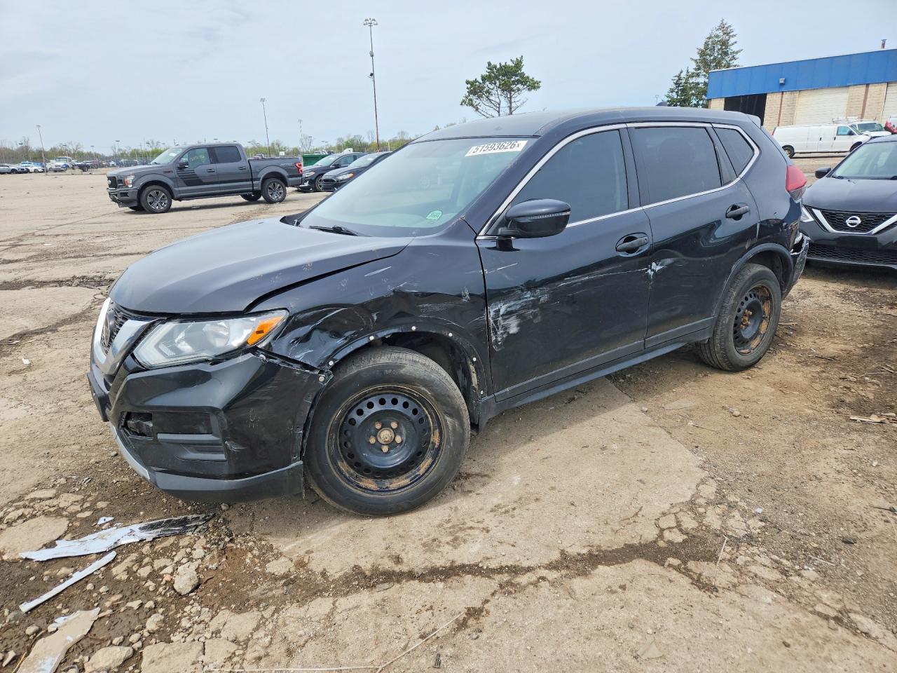Salvage Nissan Rogue Image