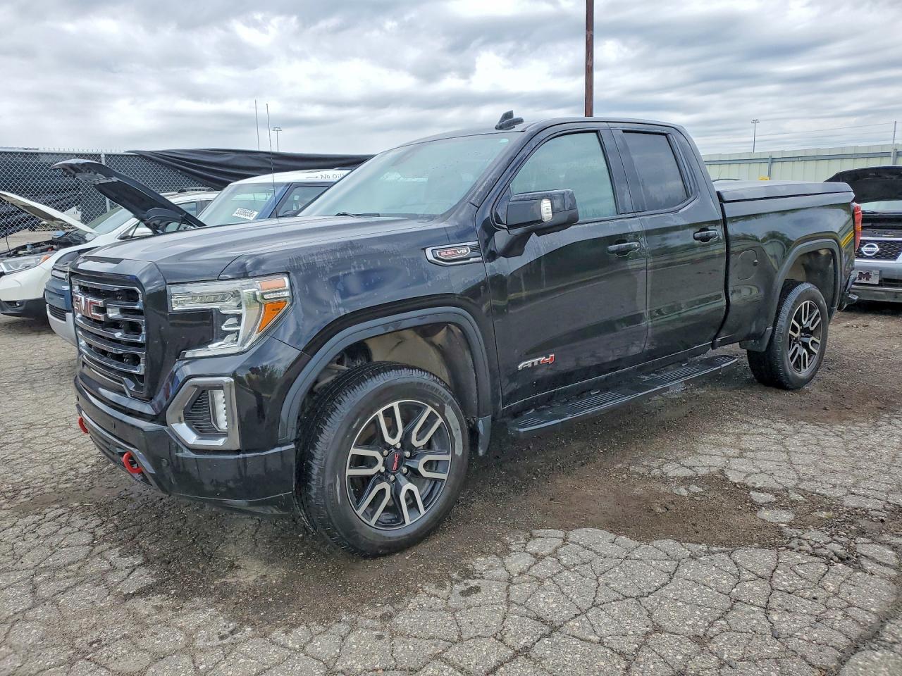 Salvage GMC Sierra Image