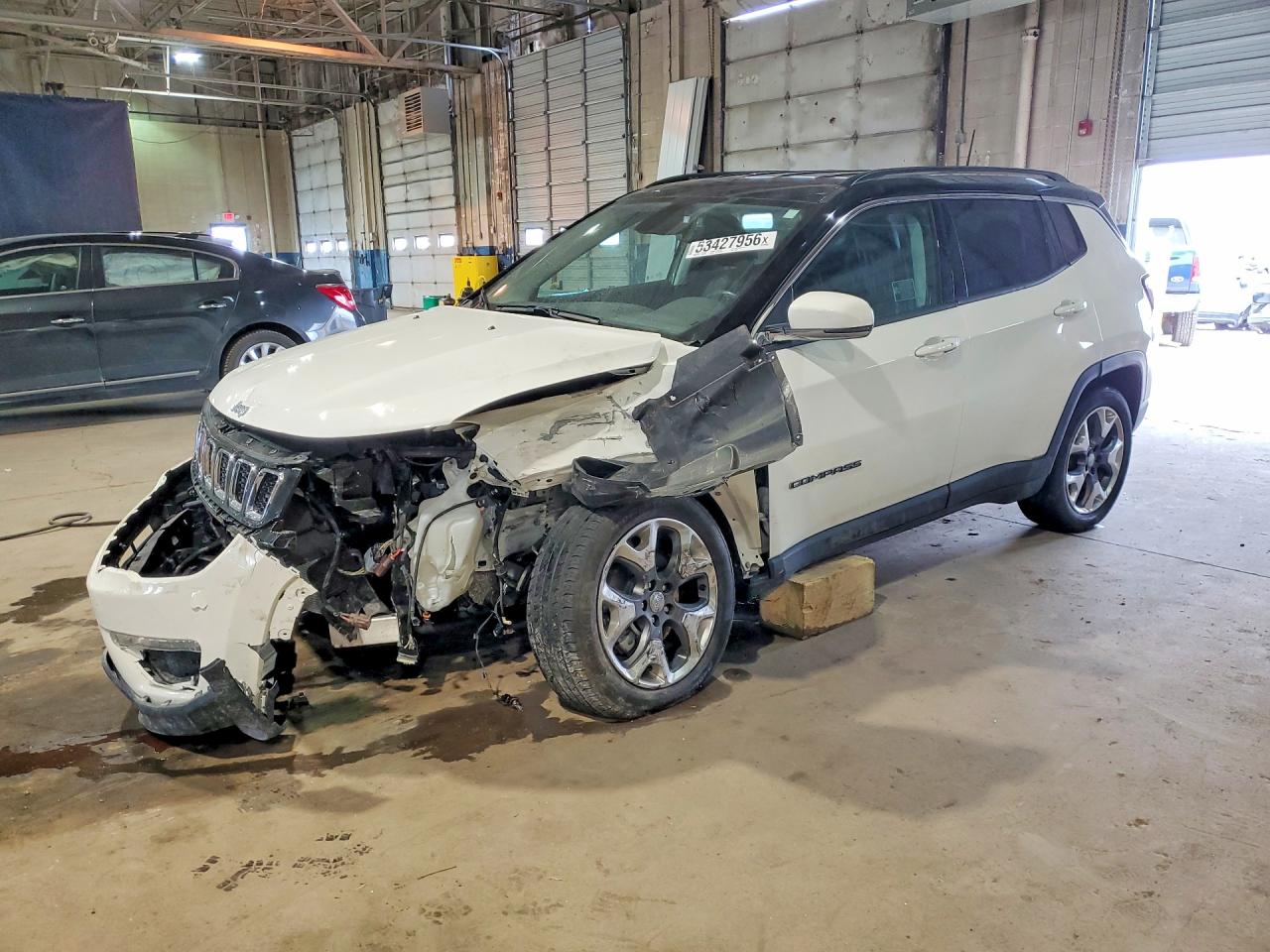 Salvage Jeep Compass Image