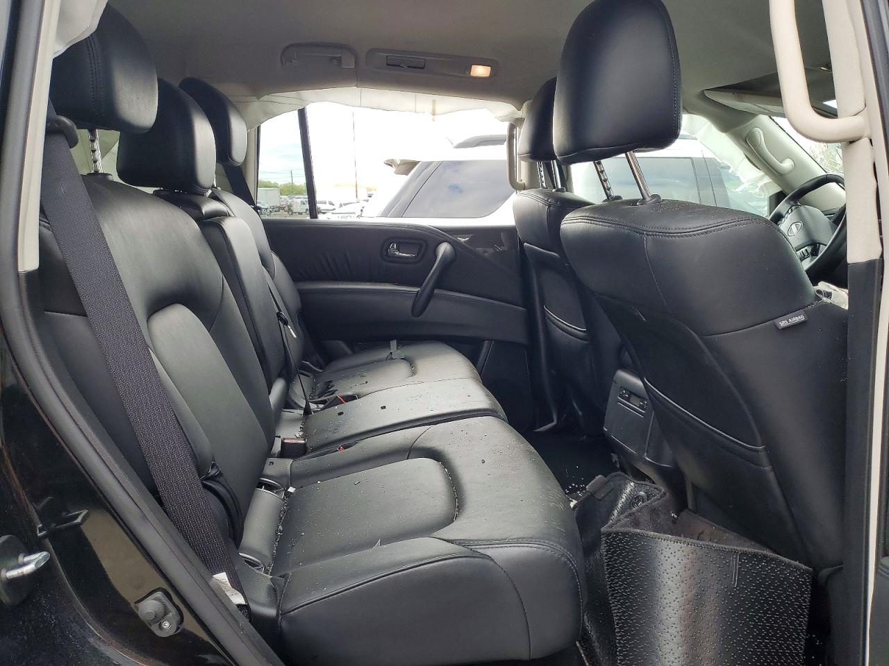 Nissan Armada Sv