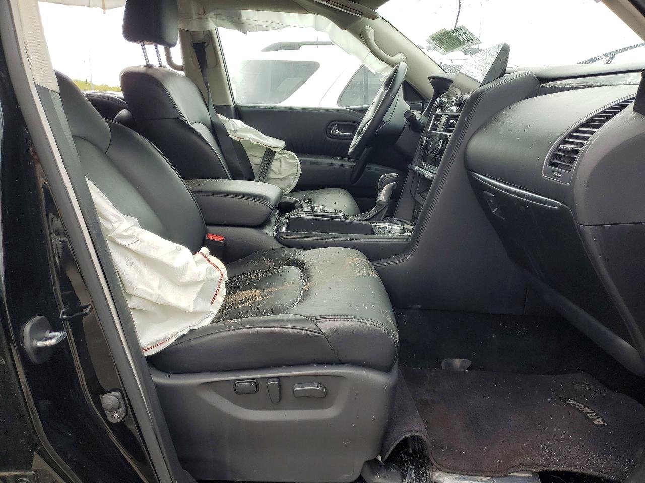 Nissan Armada Sv