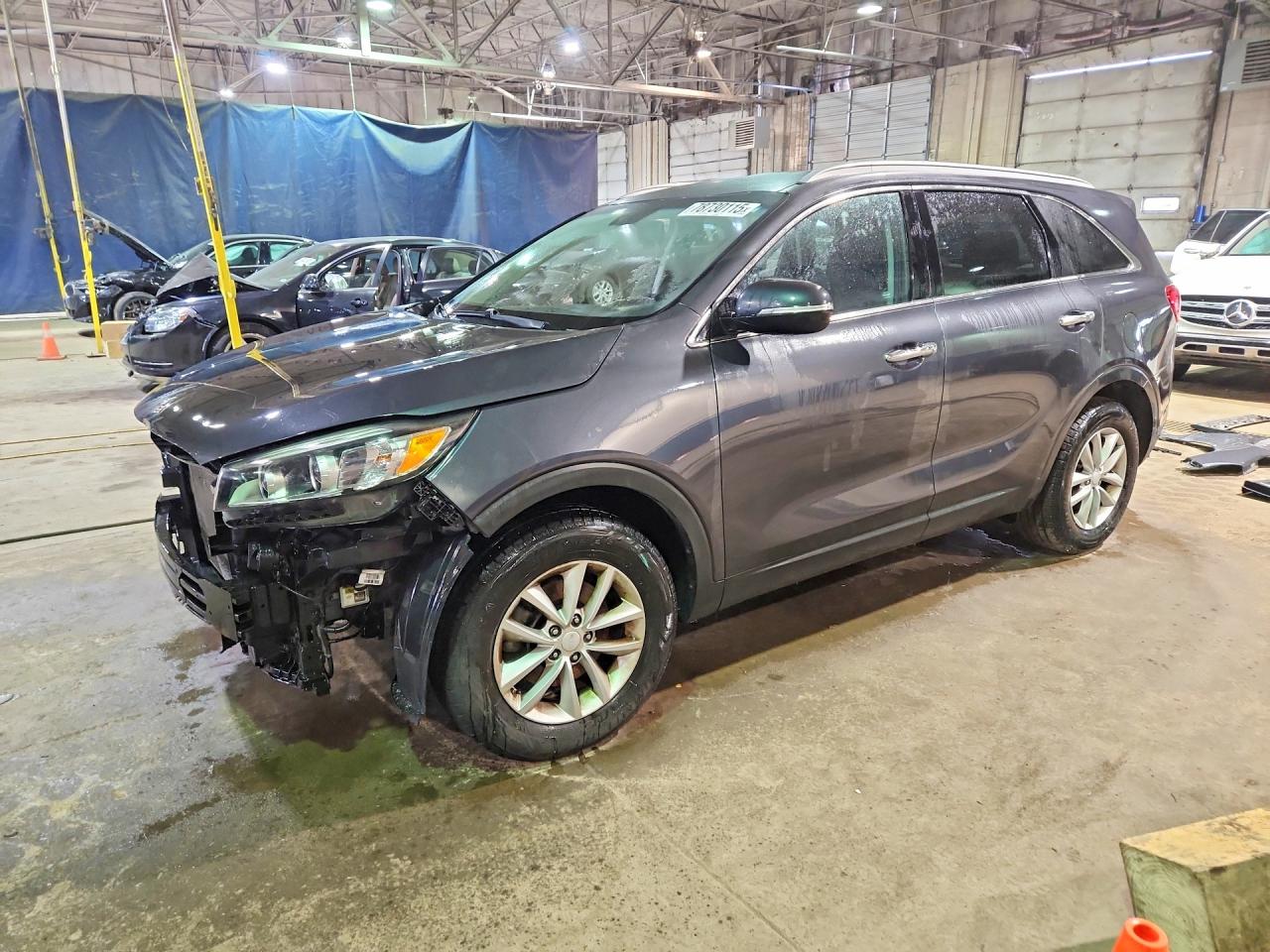 Salvage Kia Sorento Image