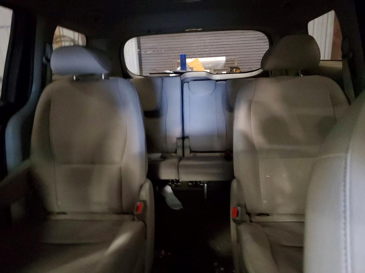 Kia Sedona Lx