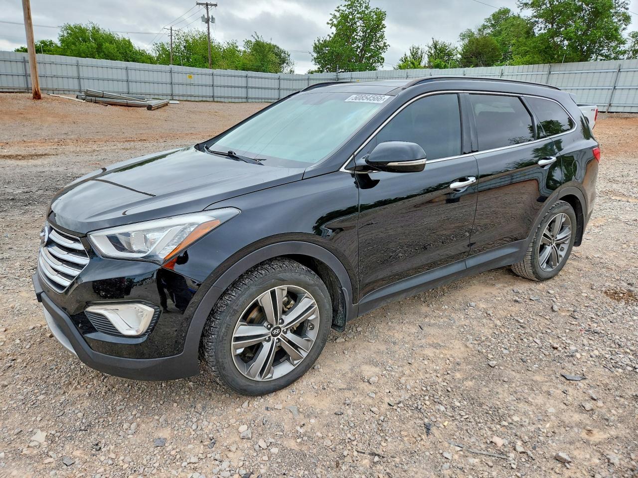 Salvage Hyundai SANTA FE Image