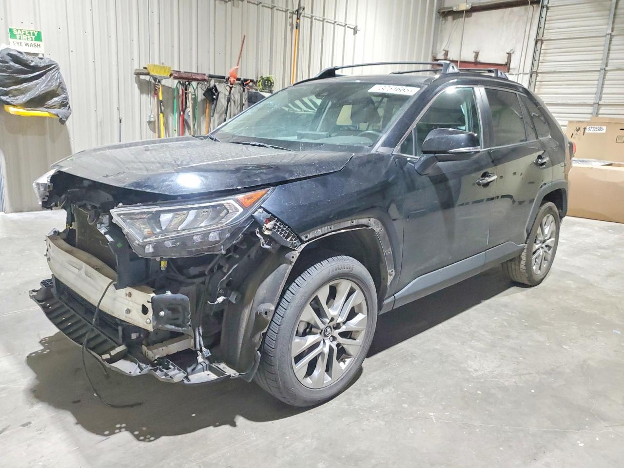 Salvage Toyota RAV4 Image