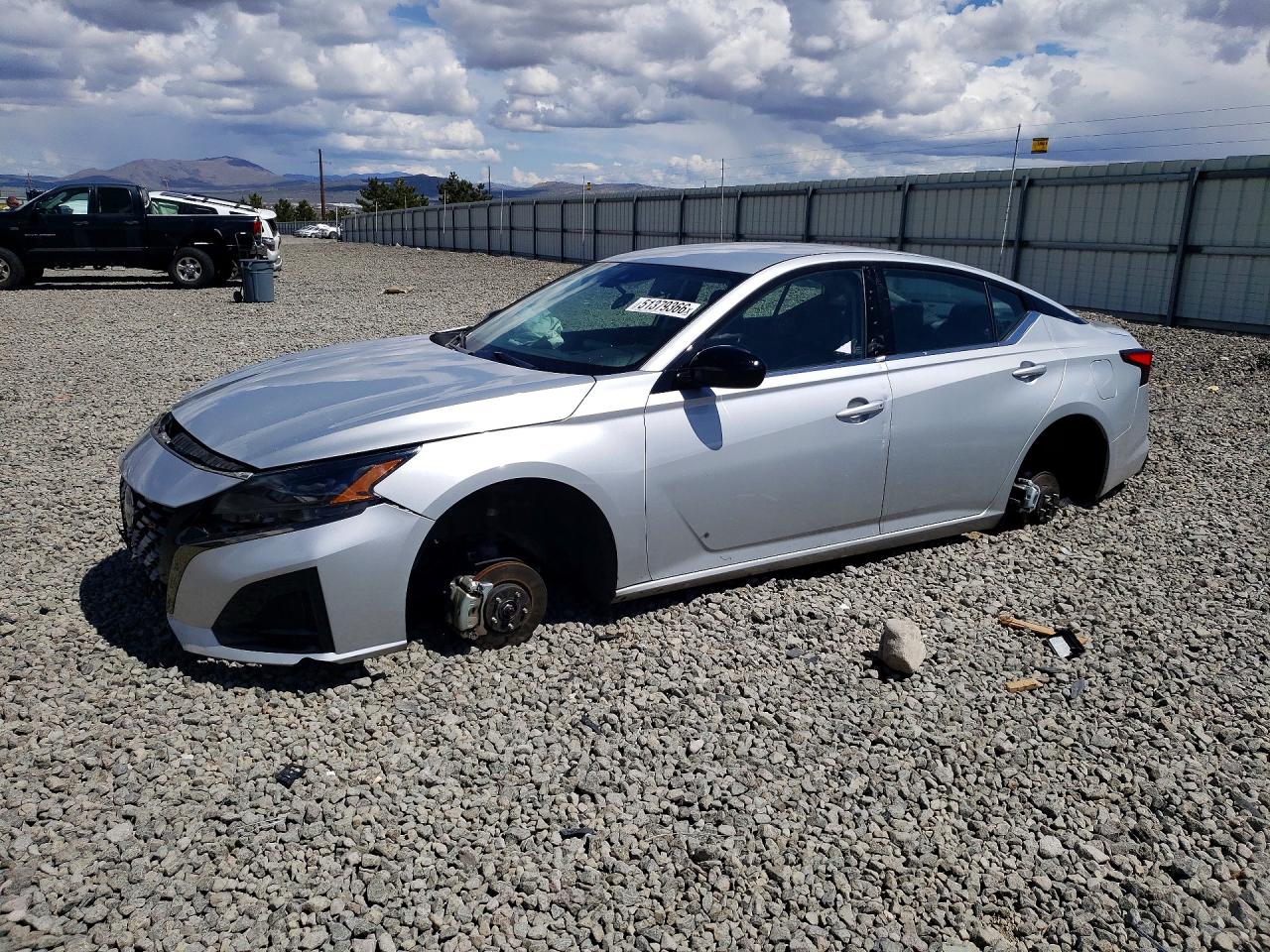 Salvage Nissan Altima Image