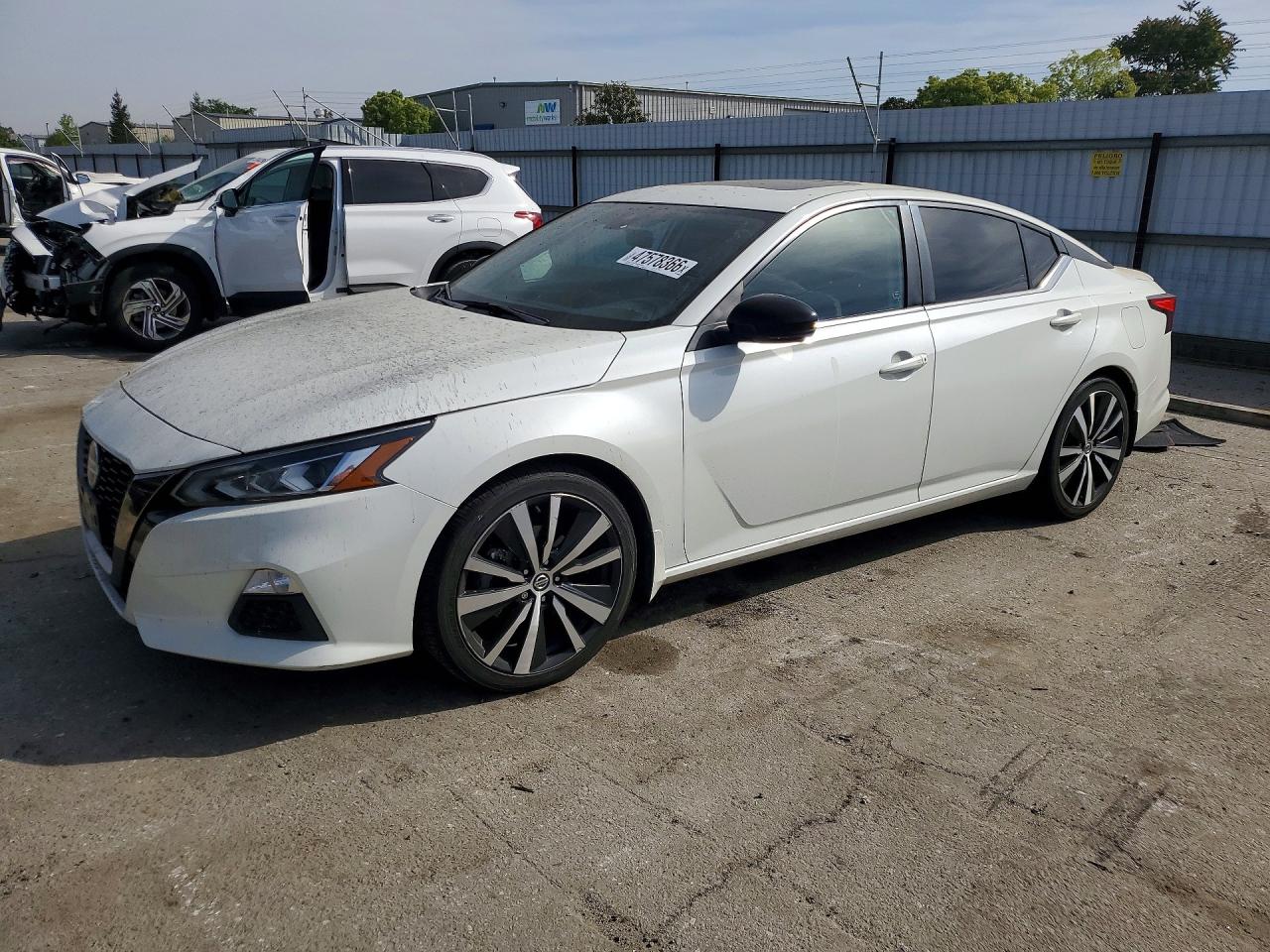 Salvage Nissan Altima Image
