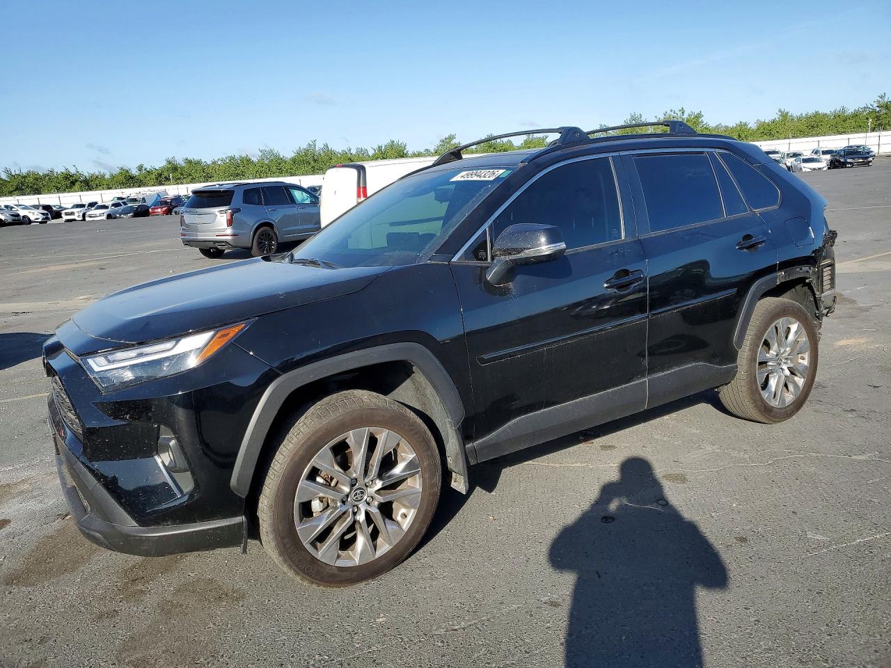 Salvage Toyota RAV4 Image