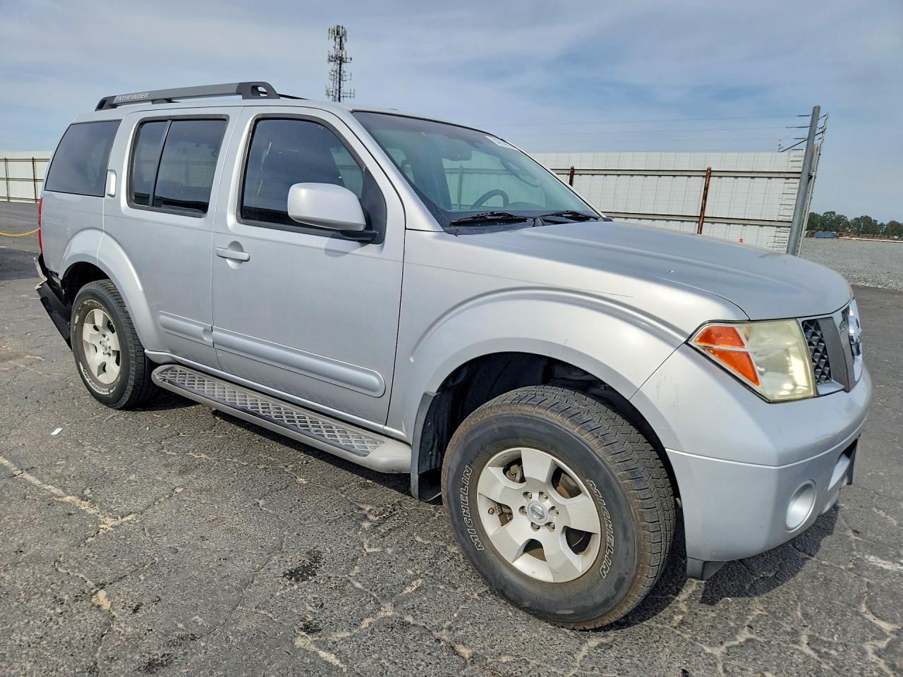 Nissan Pathfinder S