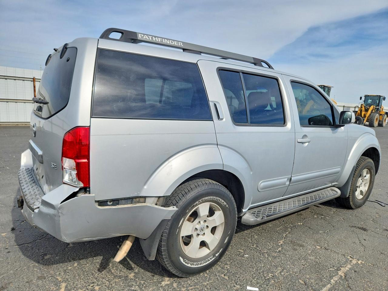 Nissan Pathfinder S