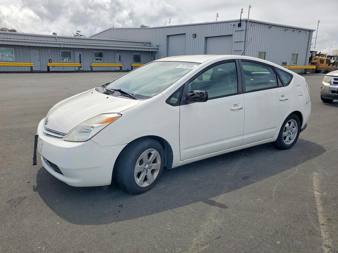 Salvage Toyota Prius Image