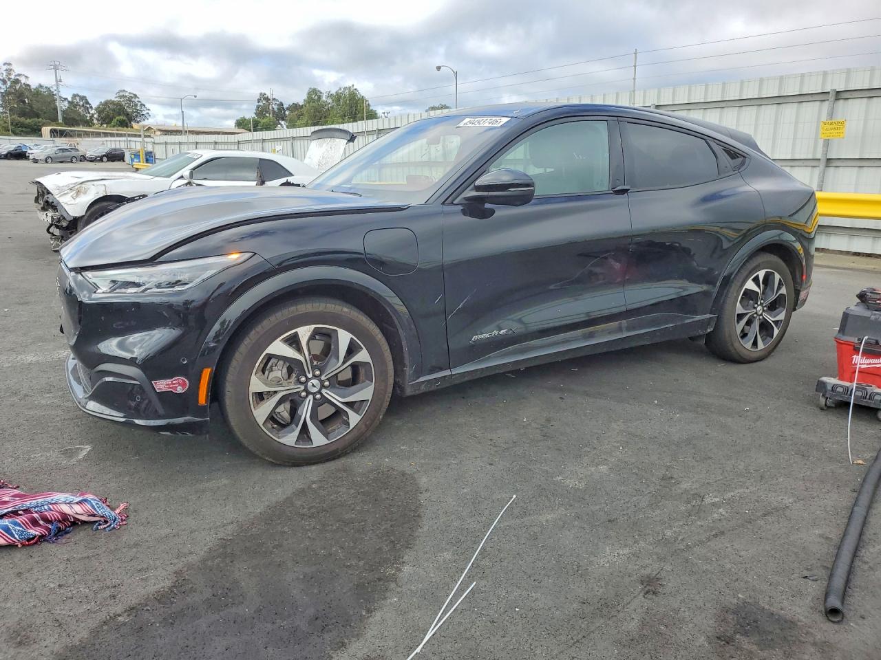 Salvage Ford Mustang Image