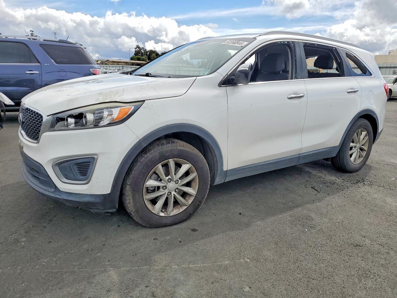 Salvage Kia Sorento Image