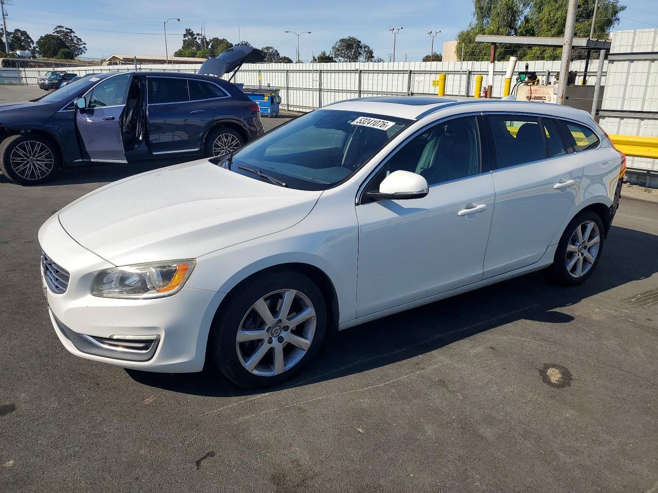 Salvage Volvo V60 Image