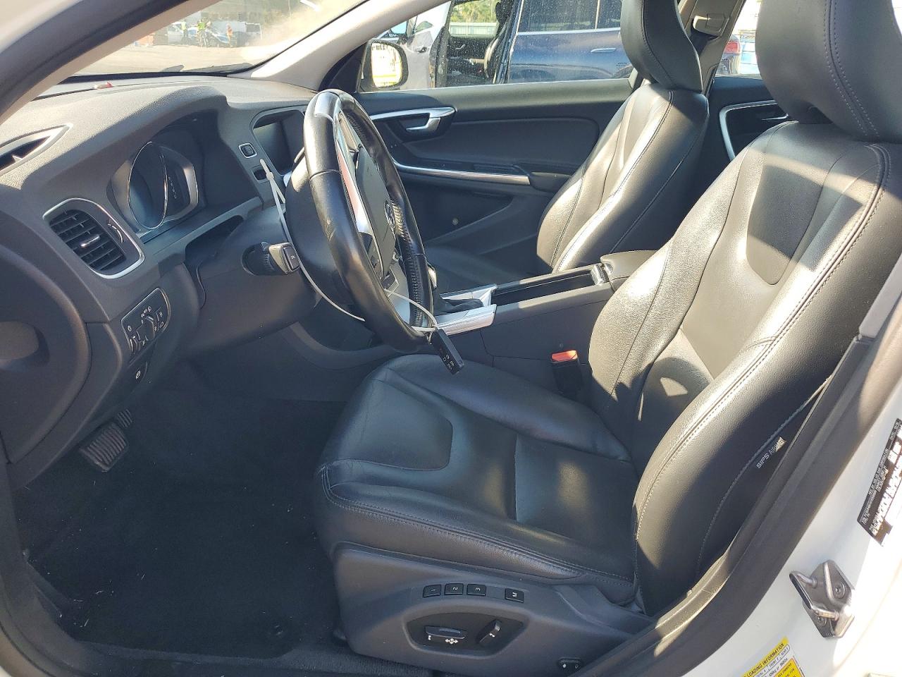 Volvo V60 T5