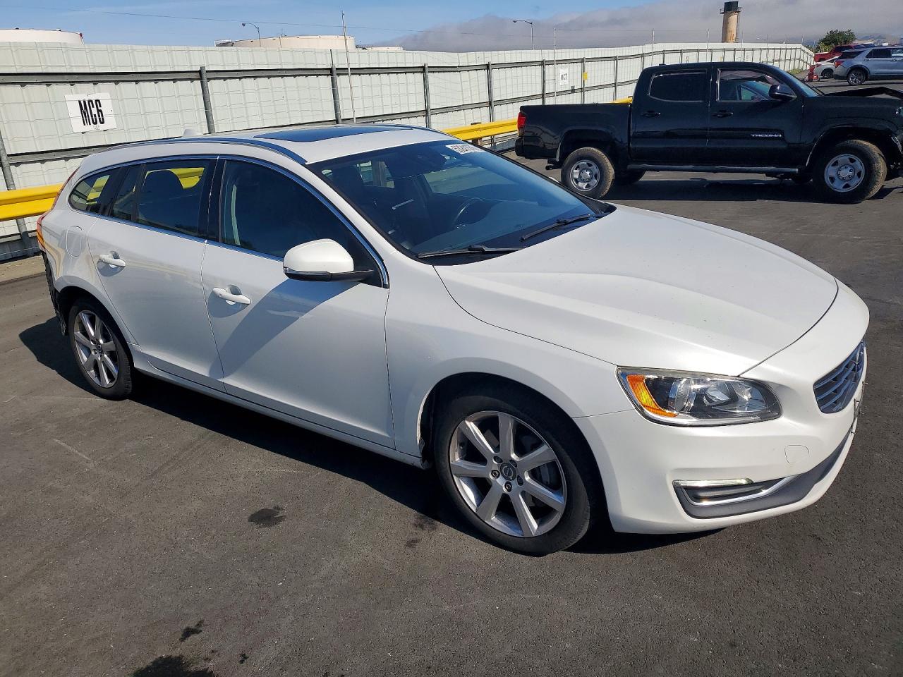 Volvo V60 T5